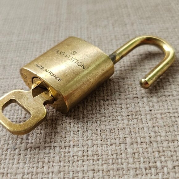 Louis Vuitton Paris Padlock Gold Tone Lock/Key 310 Made in France Authentic LV - Picture 9 of 13